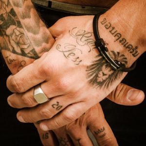 צמיד שחור דגם Xms