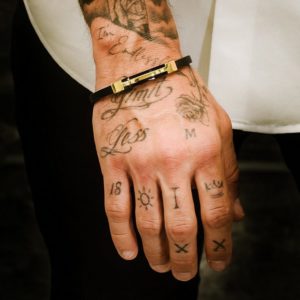 צמיד דגם LX שחור וזהב משובץ זירקונים