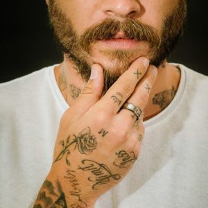 טבעת טונגסטן משובצת זרקונים