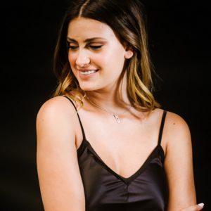 שרשרת MOM קטנה מכסף משובצת זירקונים