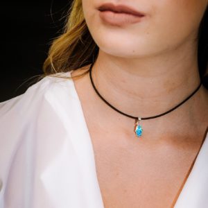 צ'וקר סיליקון עם אלמנט חמסה מכסף 925 טהור