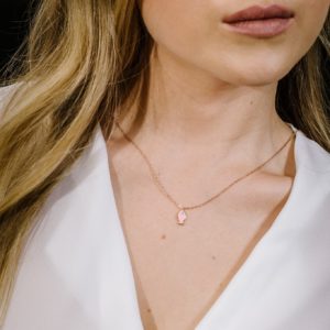 צ'וקר דג רוז גולד בצבע ורוד