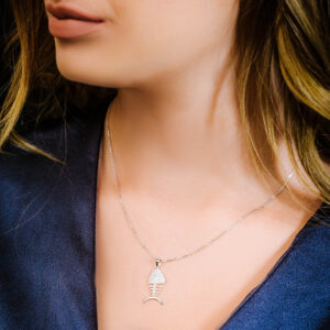 שרשרת שלד דג מכסף משובץ בזירקונים