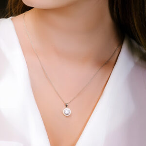 שרשרת זרקן מרכזי גדול מכסף משובצת בזירקונים