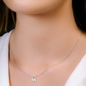 שרשרת עלה תלתן אלגנטית מכסף משובצת זירקונים