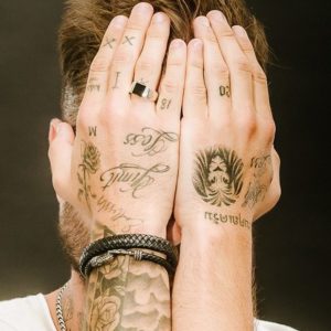 צמיד רצועה עבה