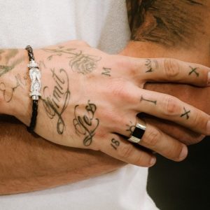 צמיד עם אלמנט אינפינטי משובץ זירקונים