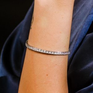 צמיד טניס משובץ זירקונים מרובעים עבה סוגר מהודר