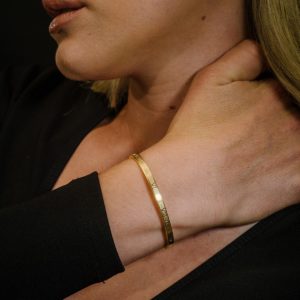 צמיד רומי קשיח בצבע זהב