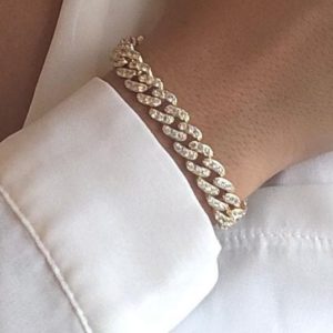 צמיד גורמט שזור בזירקונים וסוגר מהודר בצבע זהב