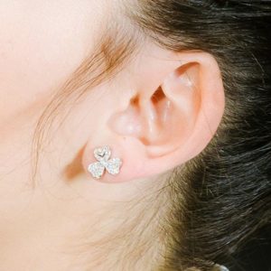 עגילי כסף תלתן עם אלמנט לב