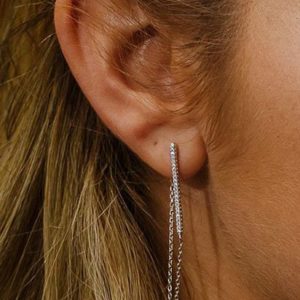 עגיל כסף עם אלמנט חוט נופל