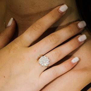 טבעת כסף פרח גדול בגטים