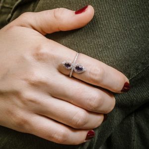 טבעת טיפות משובצת זרקנים כחולים וזירקונים