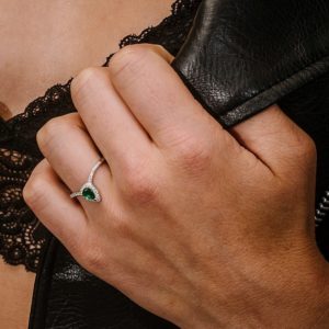 טבעת כסף אלמנט טיפה שיבוץ ירוק