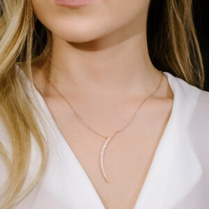 שרשרת ירח גדול רוז גולד משובצת זירקונים