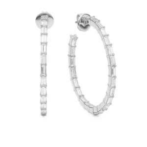 עגילי חישוק דקים משובצים בבגטים שקופים